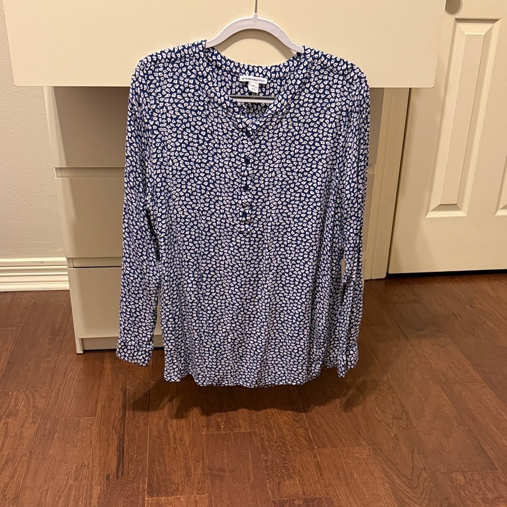 Amazon Essentials Navy and White Blouse